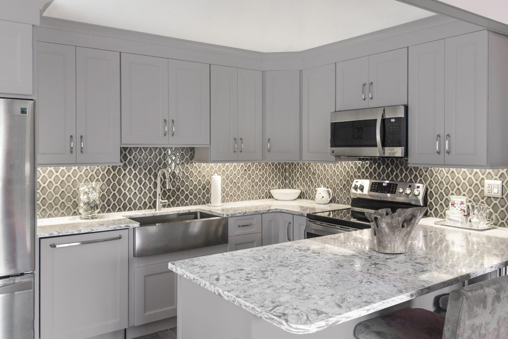 راهنمای جامع برای انتخاب رنگ کابینت + مزایا و معایب انواع رنگها 31 kitchen gray cabinets2