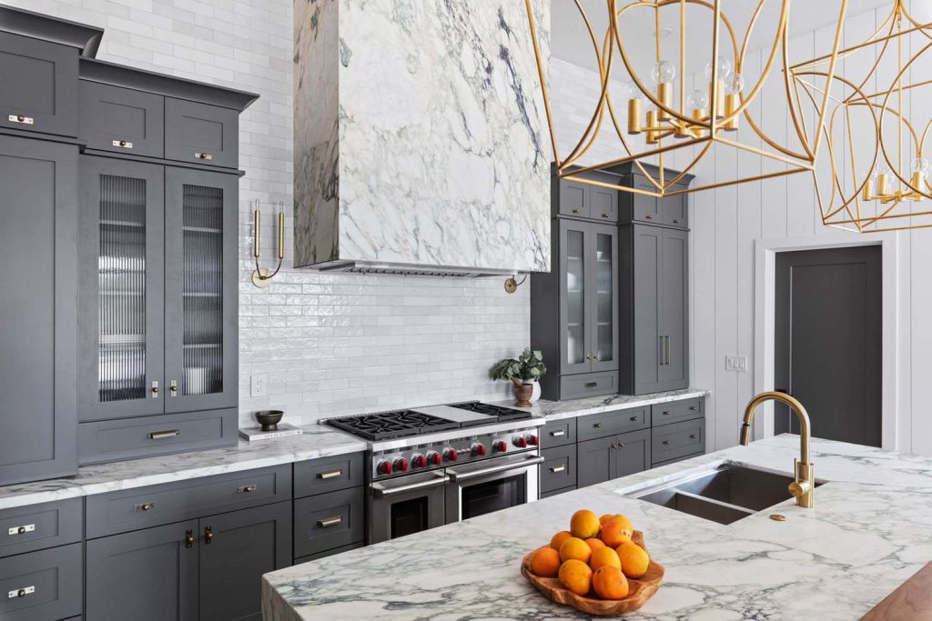 راهنمای جامع برای انتخاب رنگ کابینت + مزایا و معایب انواع رنگها 37 kitchen gray cabinets5