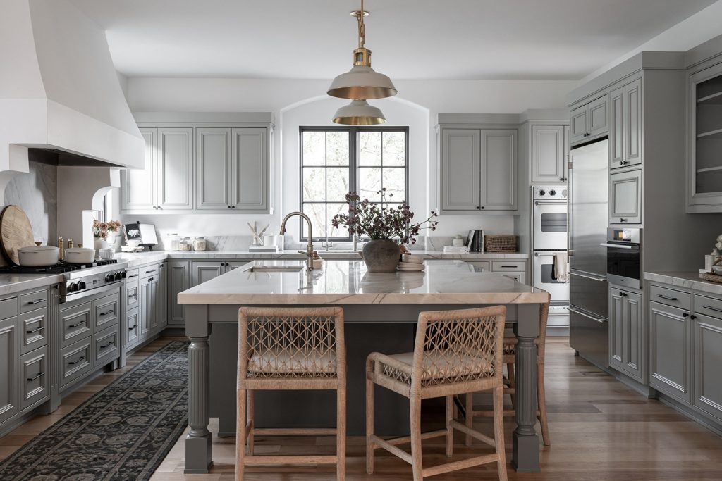 راهنمای جامع برای انتخاب رنگ کابینت + مزایا و معایب انواع رنگها 41 kitchen gray cabinets7
